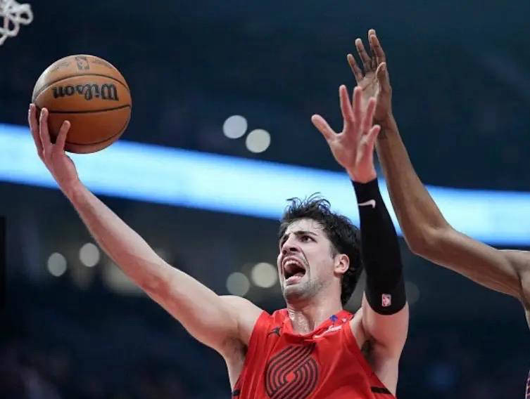 以色列队在比赛中打出亮眼表现,领先他队几步 以色列队在比赛中打出亮眼表现,领先他队几步