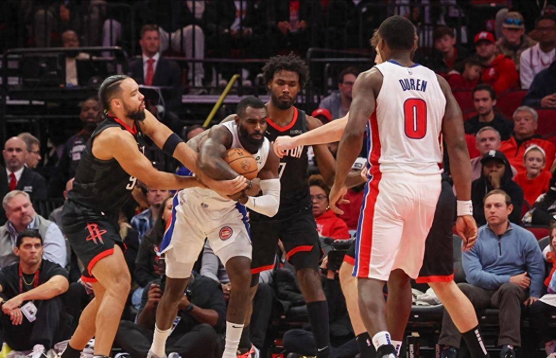 火箭队整体表现不济连续负于对手 火箭队整体表现不济连续负于对手