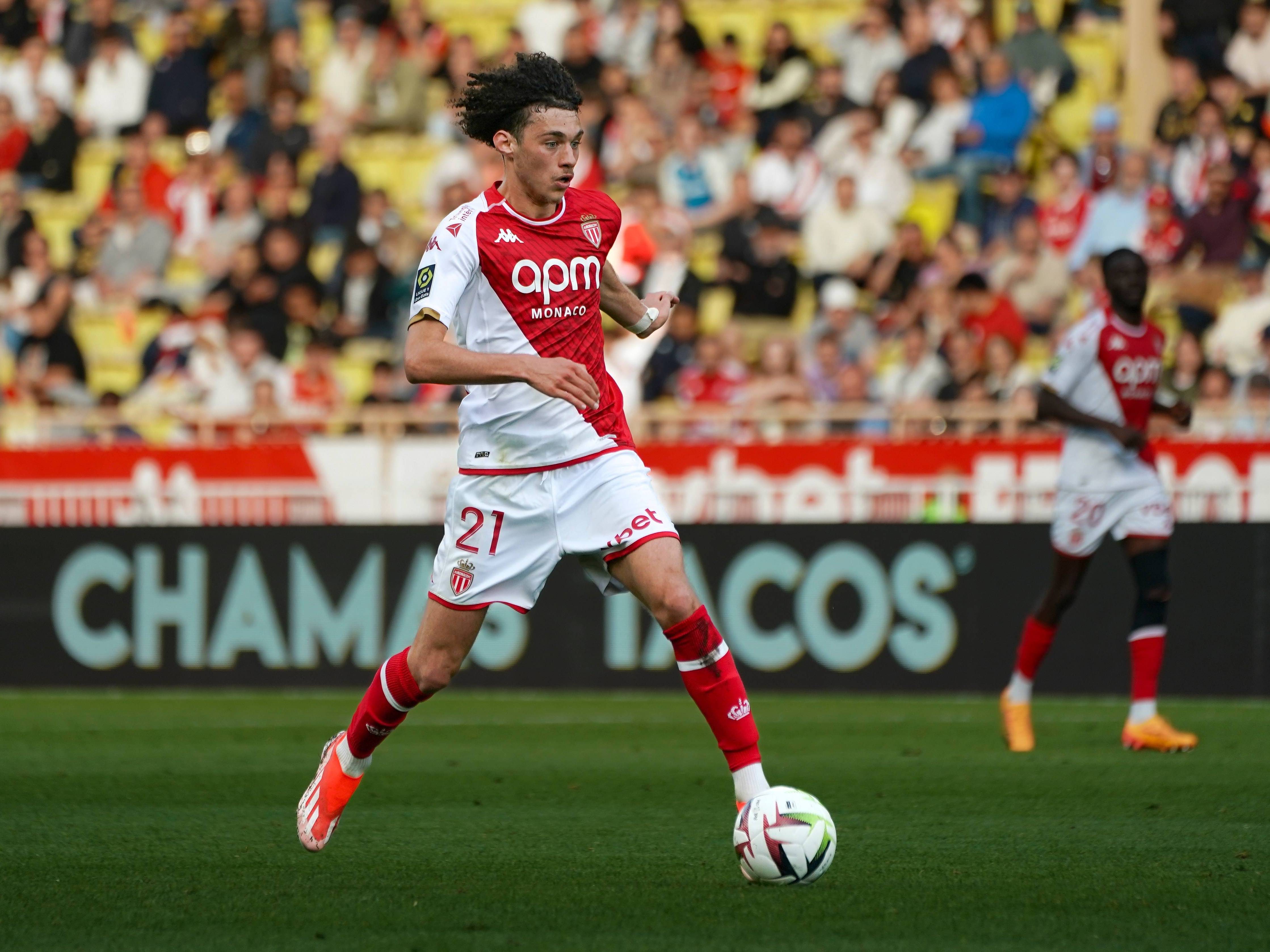 亚眠队新赛季表现出色,成为法甲黑马 亚眠队新赛季表现出色,成为法甲黑马