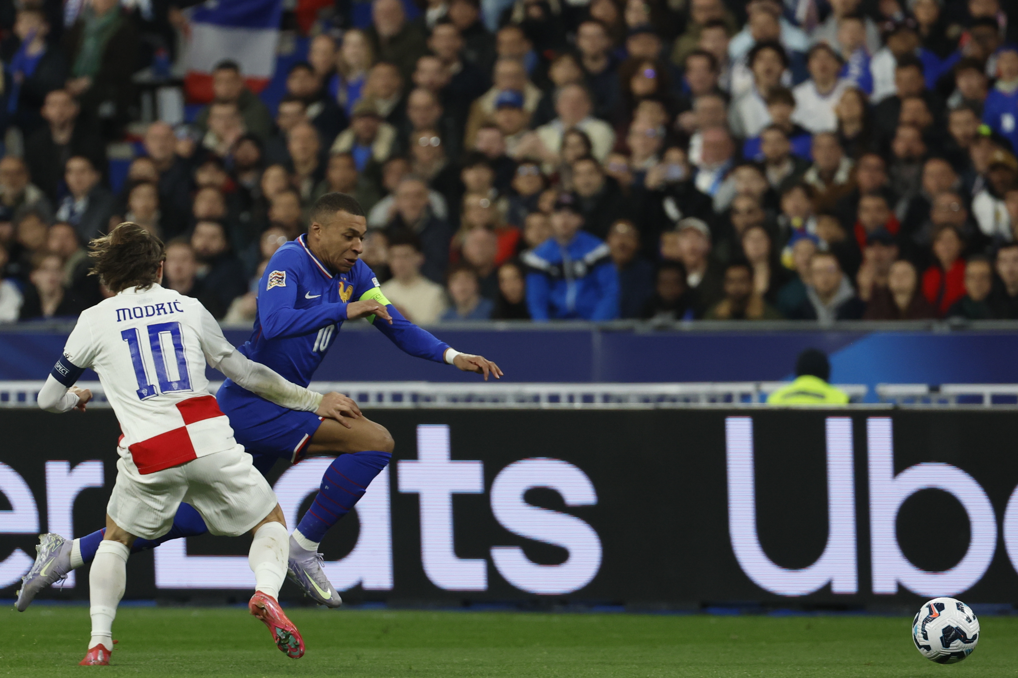 著名的欧洲国家足球赛事再度拉开序幕,球迷沸腾的简单介绍 著名的欧洲国家足球赛事再度拉开序幕,球迷沸腾的简单介绍