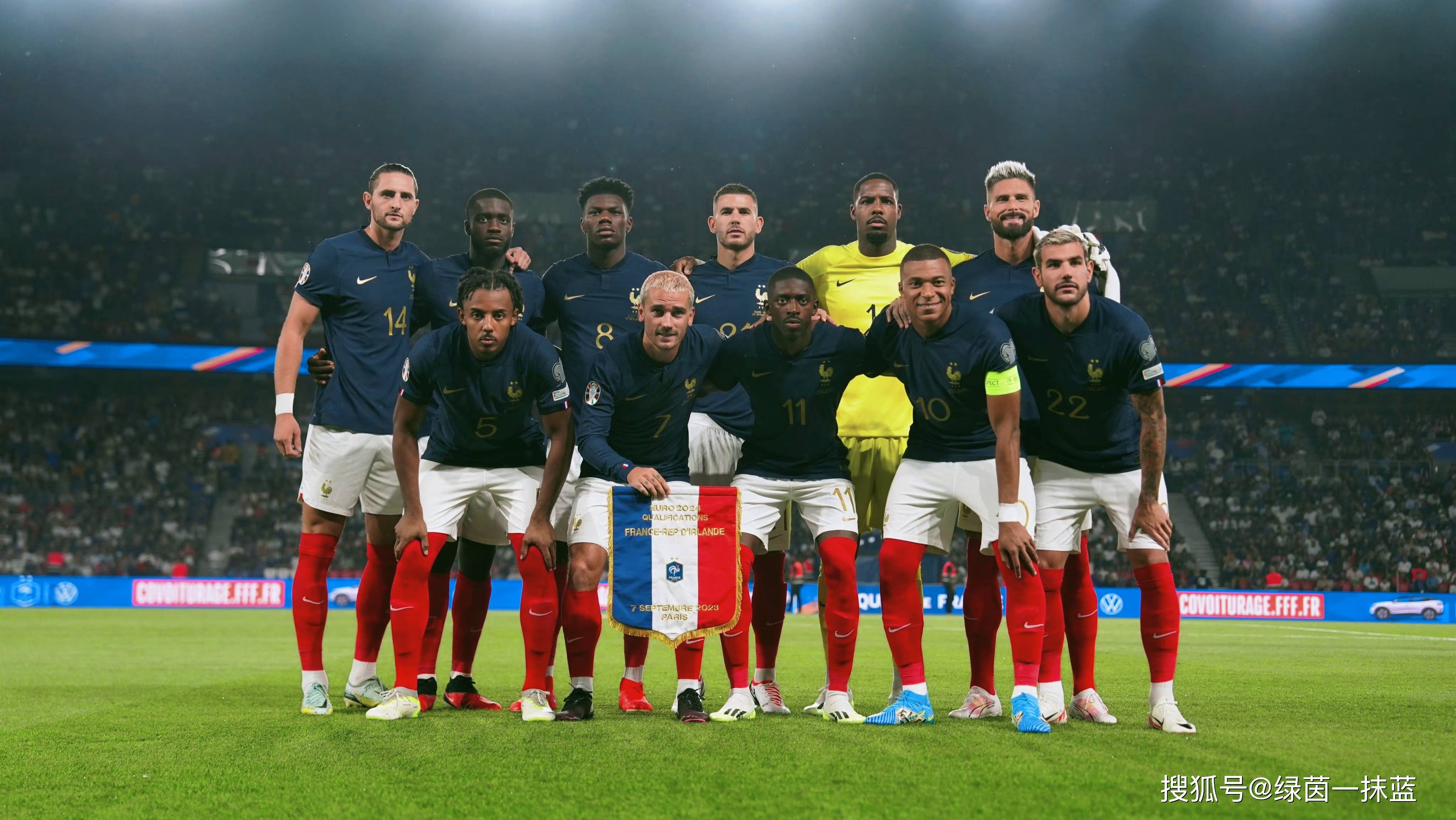 包含法国足球联赛赛场激烈,多支球队角逐积分榜前列的词条 包含法国足球联赛赛场激烈,多支球队角逐积分榜前列的词条