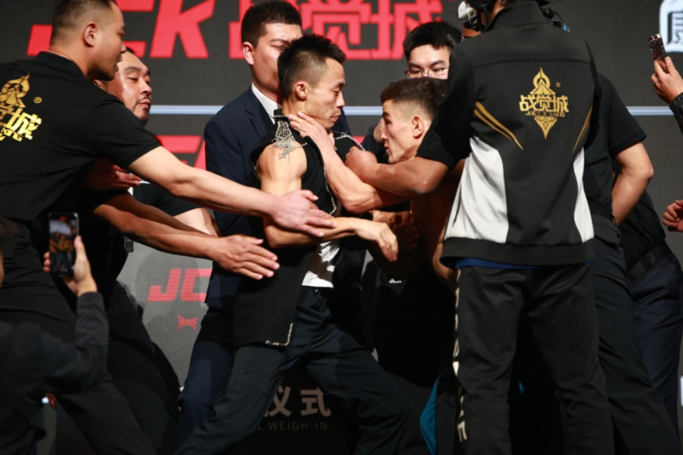 精英对决，双方争夺比赛最终胜利权