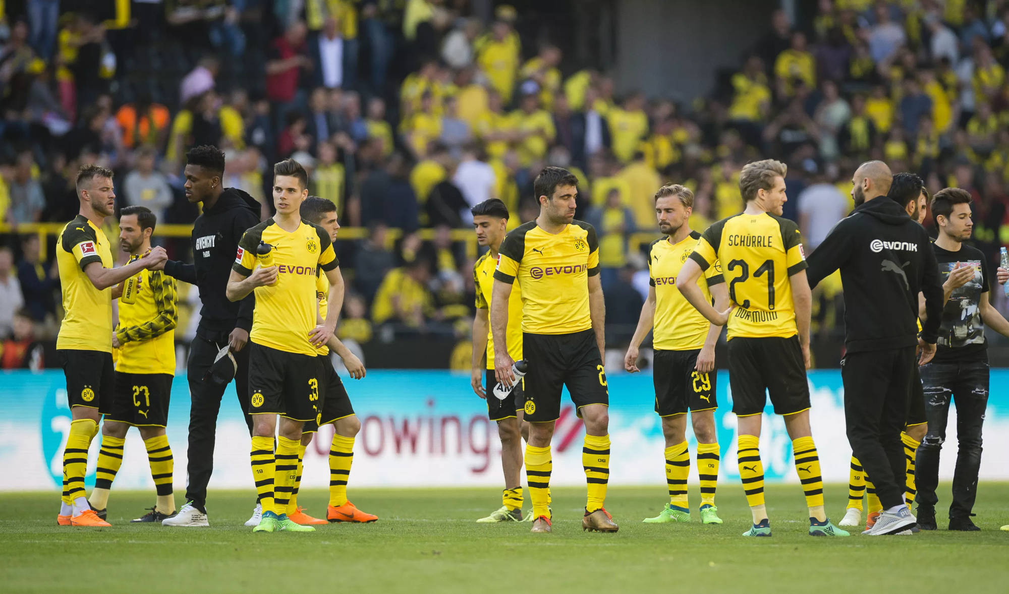 沙尔克主场不敌奥格斯堡，遭遇低迷状态