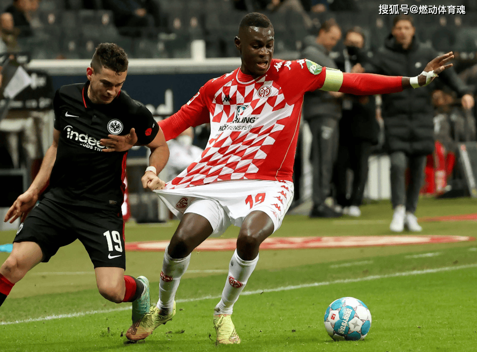 关于门兴格拉德巴赫击败里昂，取得三连胜的信息