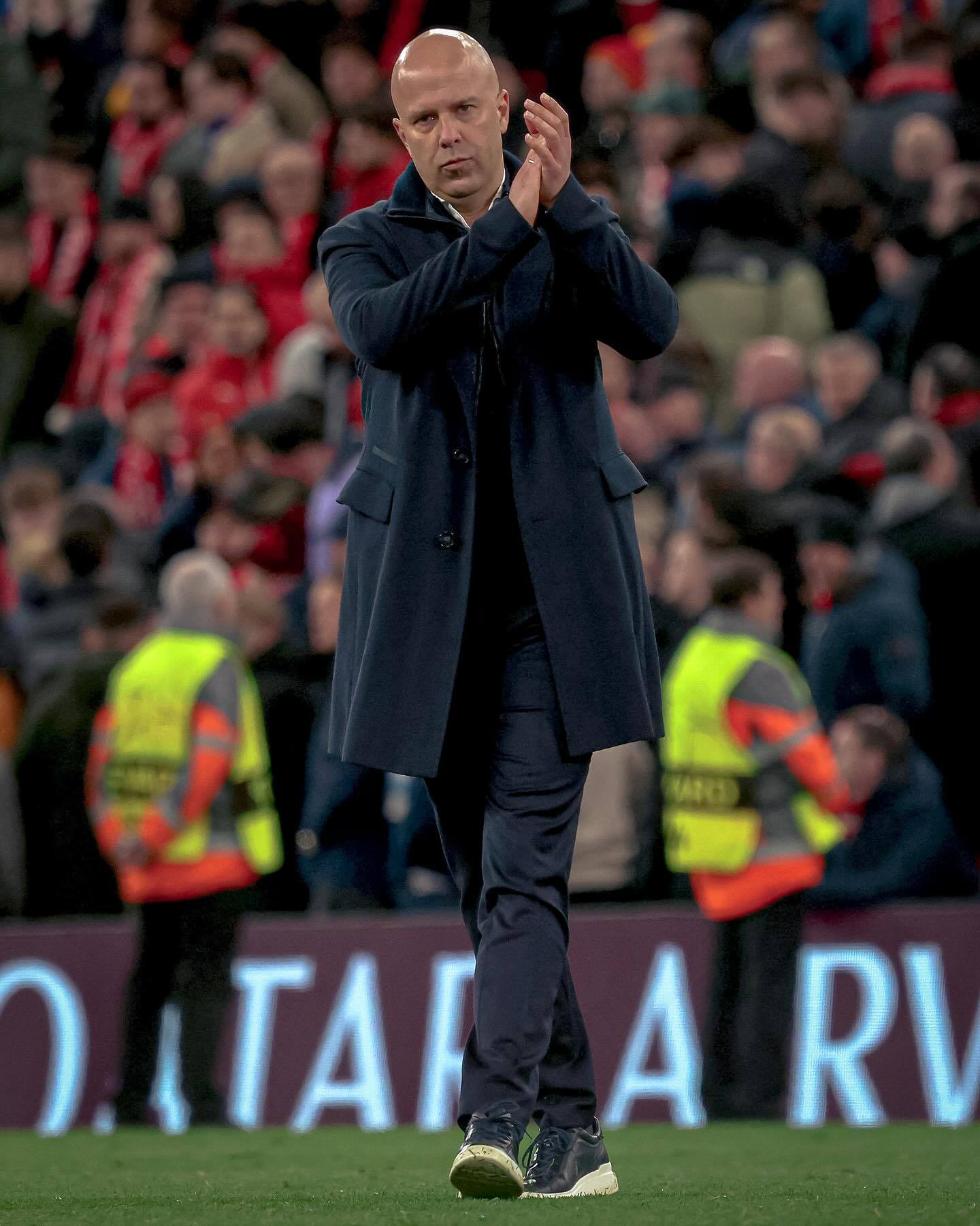 包含利物浦惨遭淘汰，双冠王梦碎欧洲足坛的词条