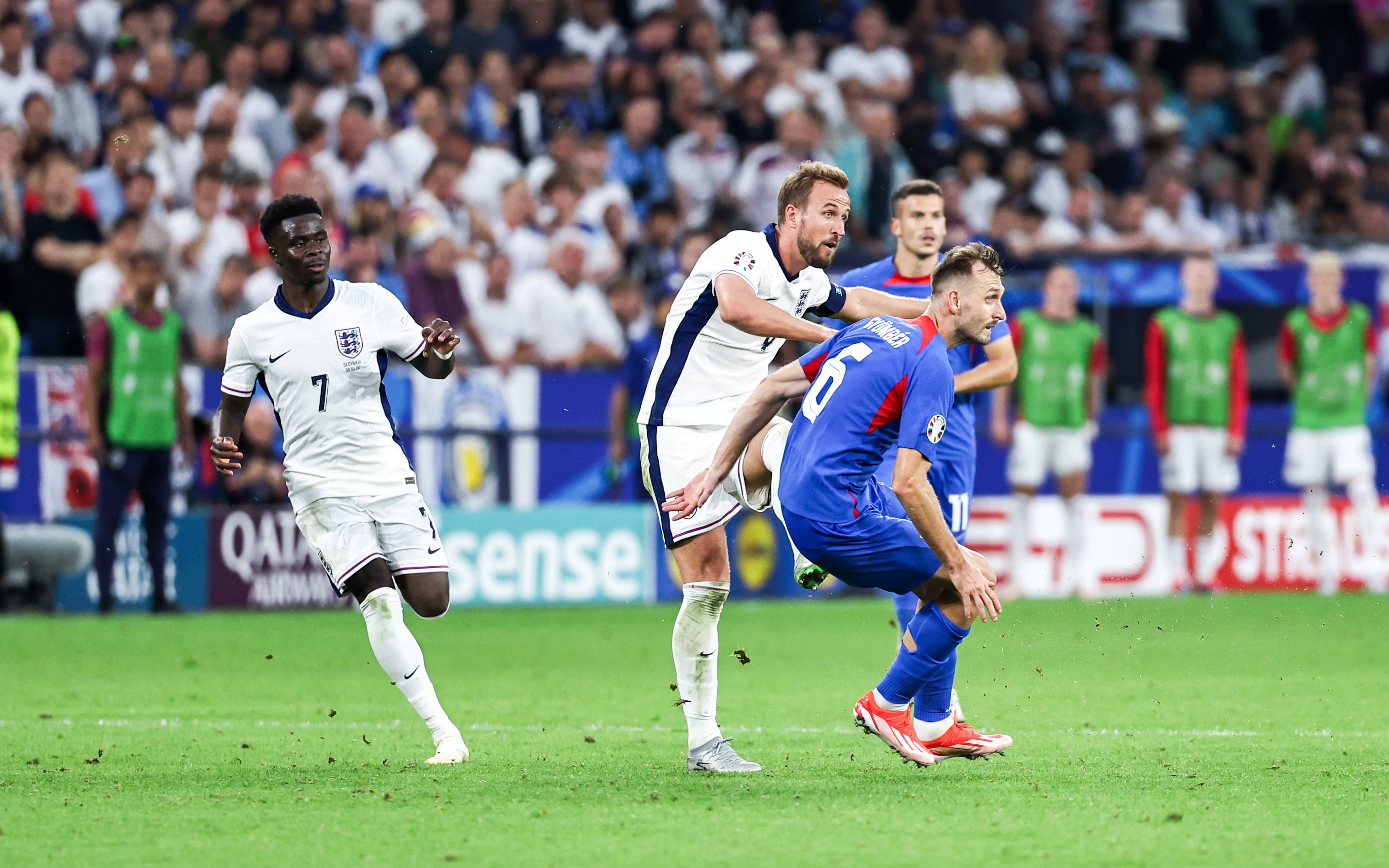 英格兰欧洲预选赛：斯特林破门，助球队取得重要胜利的简单介绍