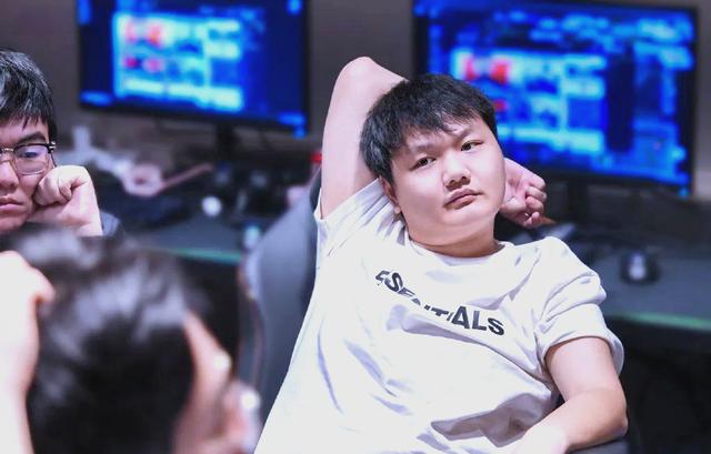 热血对决：巅峰之战谁能笑到最后