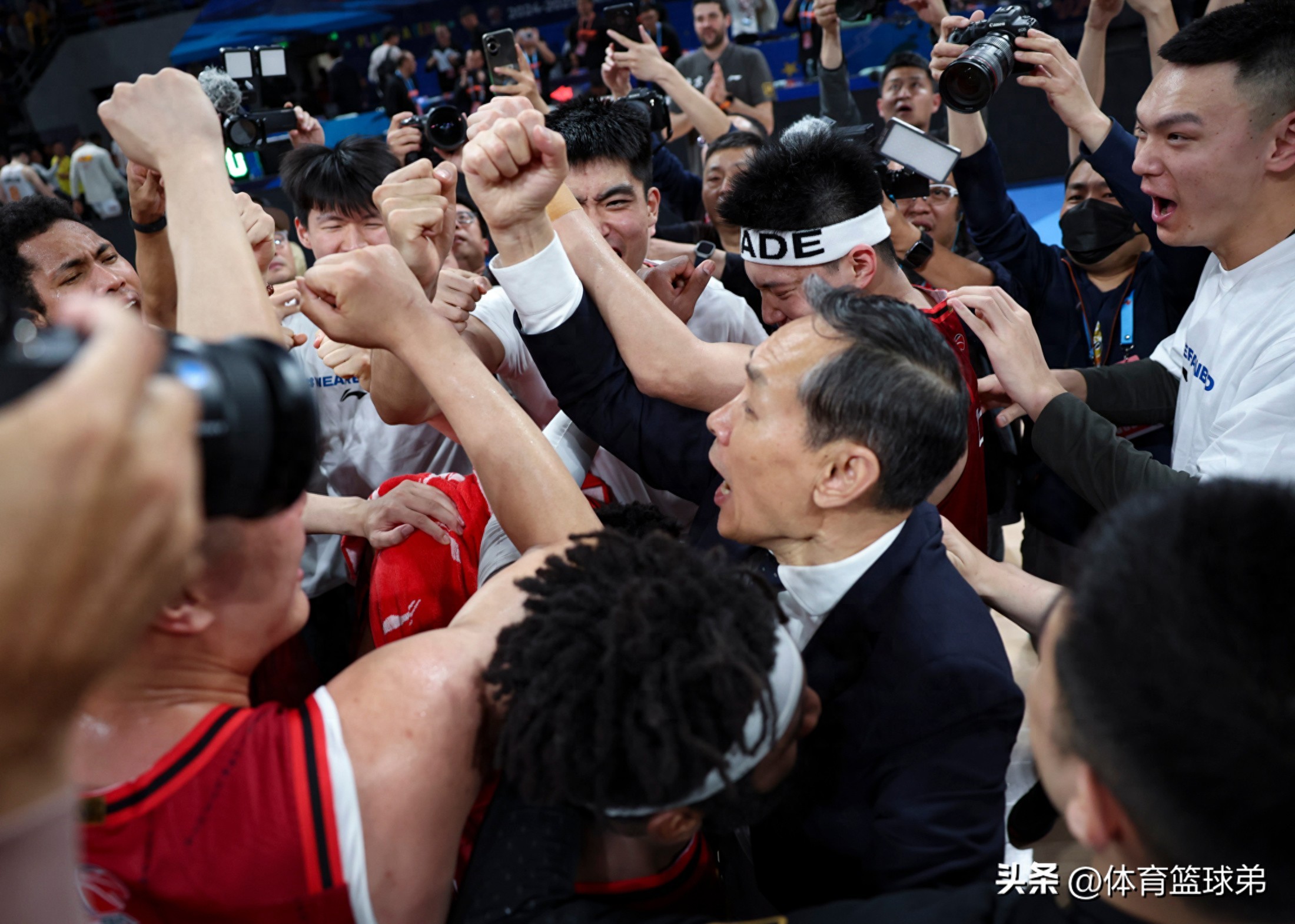 米兰体育平台-人队主控球员助攻无数，带队取胜